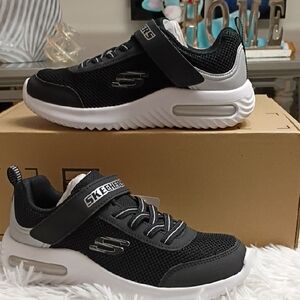 Skechers Machine Washable Youth Sz 2 Sneakers Shoes With Tags